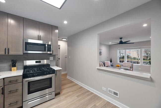 Building Photo - 1001 W Howard St