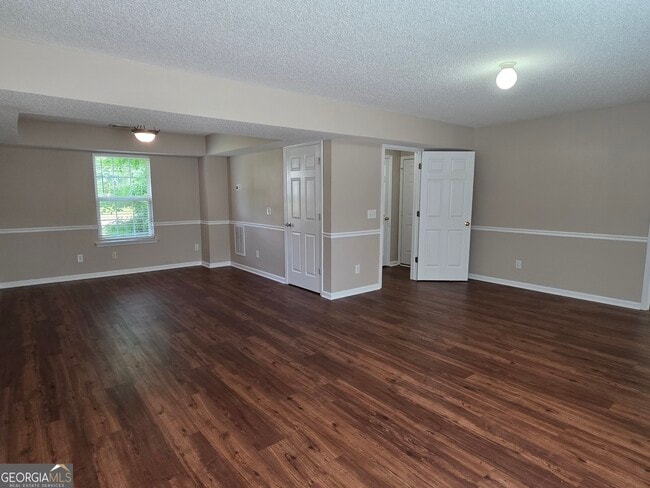 Building Photo - 301 Aspen Arbor