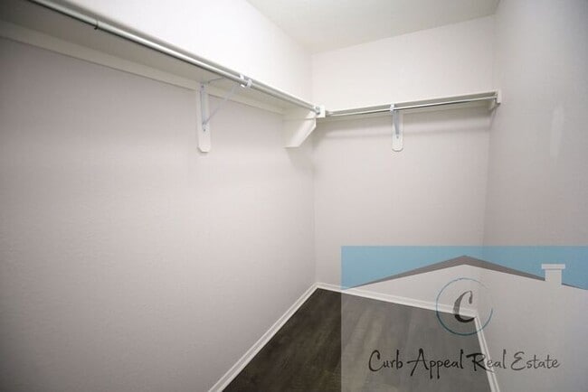 Building Photo - Move in special $900!! Beautiful 3 bed / 2 bath home with fenced back yard - Nettleton!!