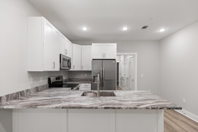 Building Photo - 305 Okaloosa Ave