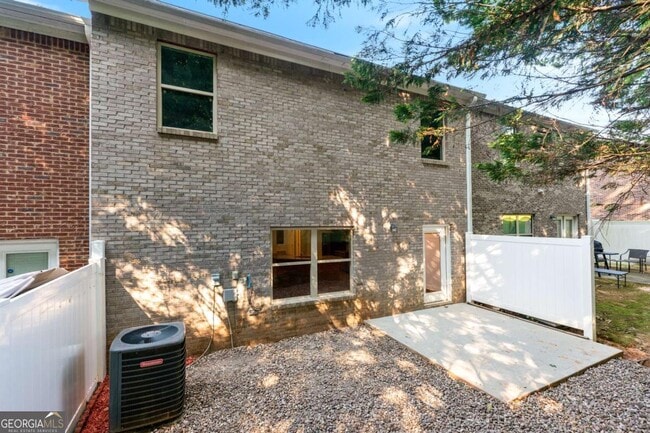 Building Photo - 204 Britt Dr