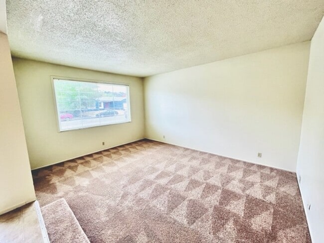 Building Photo - Move-In Ready 4BD/2BA Single Story, Ranch-...