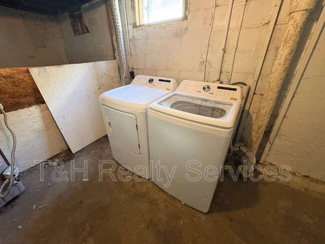 Building Photo - 3729 N Kenwood Ave