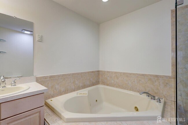 Building Photo - 100 Forest Dr