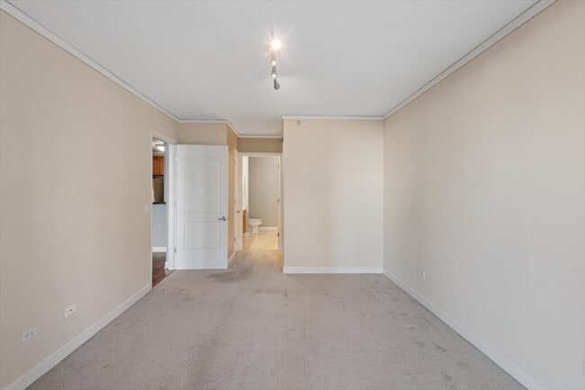 Building Photo - 450 E Waterside Dr