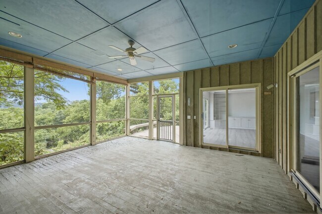 Building Photo - 5612 Stanford Ct
