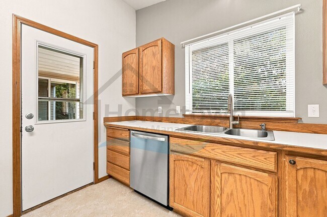 Building Photo - 7533 N Winter View Dr