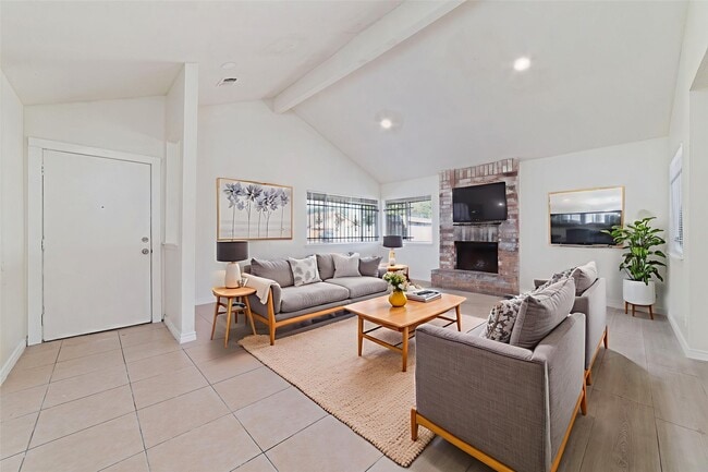 Building Photo - 5711 Longforest Dr