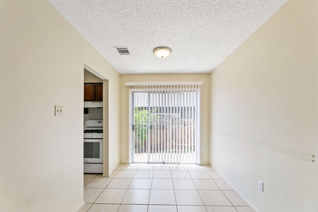Building Photo - 1901 Prairie Knoll Ct
