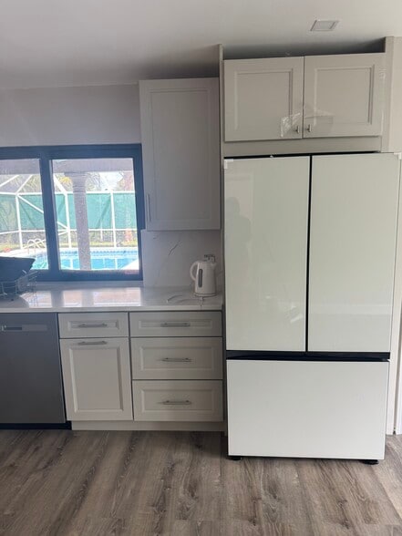 Refrigerator - 10315 NW 39th Mnr