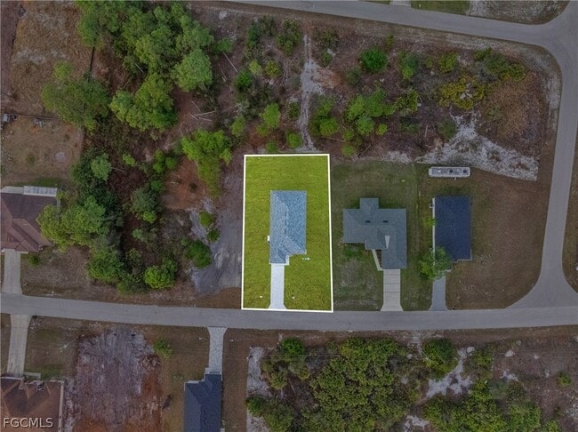 Building Photo - 725 Lamar St E