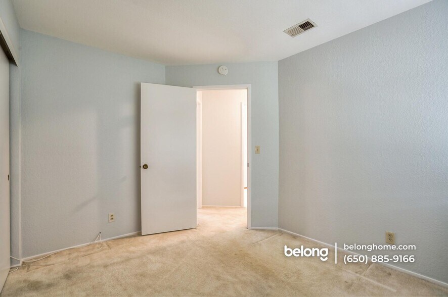 Building Photo - 43135 Mayfair Park Terrace