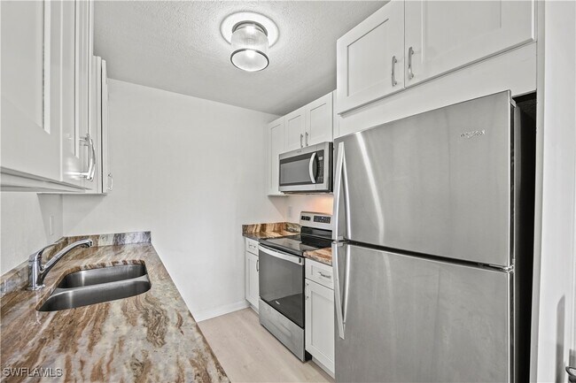 Building Photo - 4607 Bayshore Dr