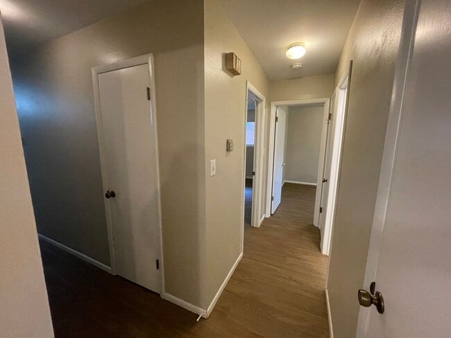 Building Photo - 2 Bed, 1 Bath Home with Brand New LVP Floo...