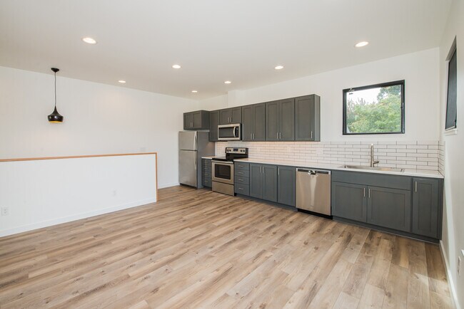 Building Photo - Atkinson Commons- Unit 6