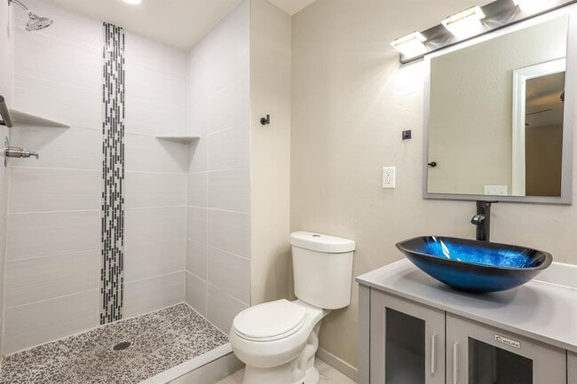 Building Photo - 10025 S Linn Ave