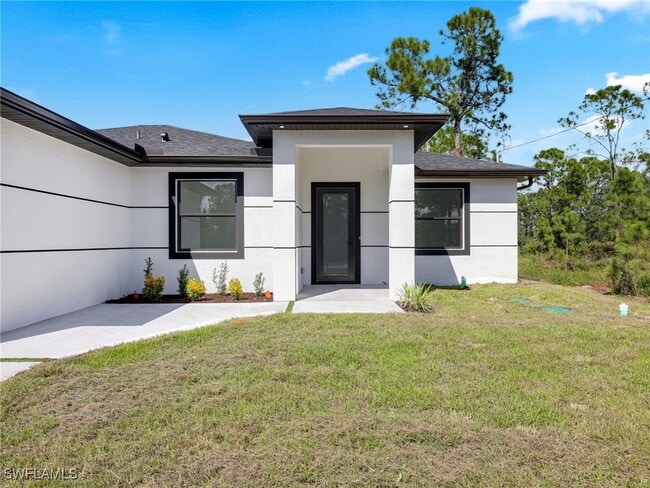 Building Photo - 1119 Earhart St E