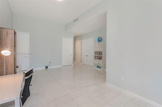 Building Photo - 2821 S Bayshore Dr