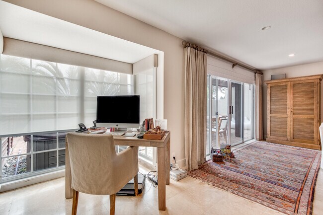 Building Photo - 2312 Las Casitas Dr