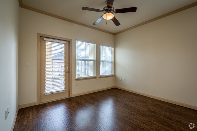 1BR, 1BA - 777SF - Hamilton Crossing Senior Living 55+