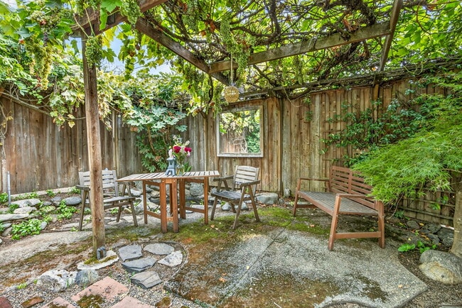 Building Photo - 1306 Reddy Ave