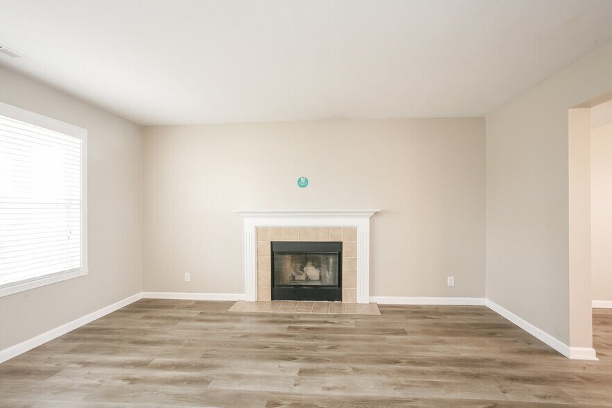 Building Photo - 8538 Baypointe Dr