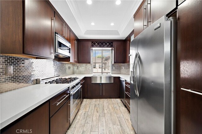 Building Photo - 57 Vía Ermitas