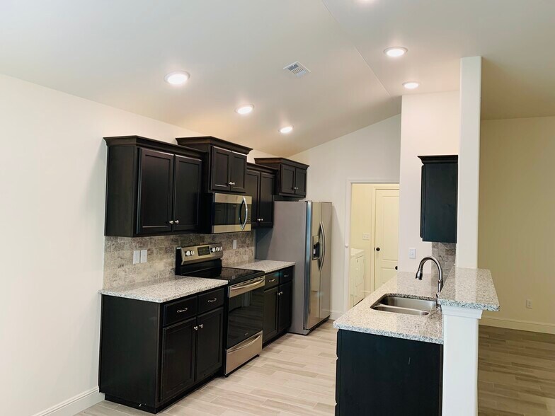 Building Photo - 751 Arkansas Black