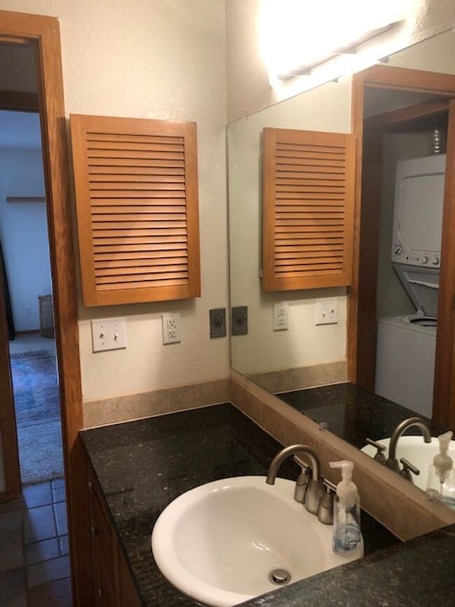 Building Photo - Furnished or Unfurnished One Bedroom / One Bath Apartment in Central Boulder