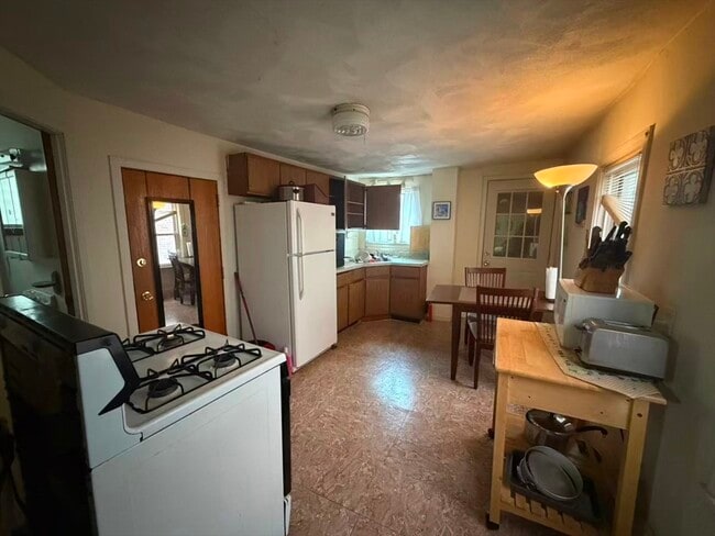 Building Photo - 251 Broadway