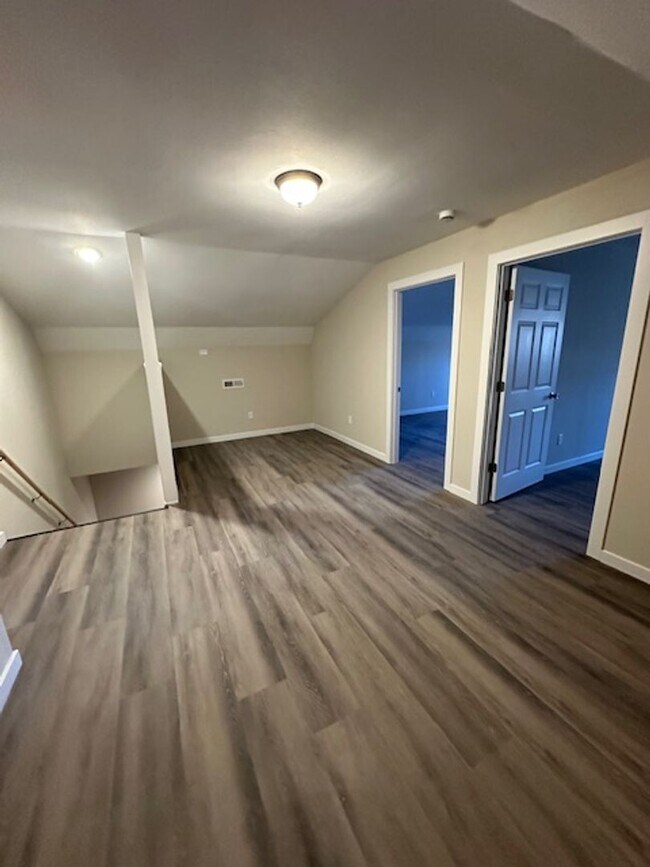 Building Photo - 5 Bed 3 Bath Springfield, MO