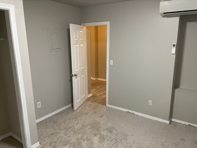 Building Photo - 2116 S Longmont Ave