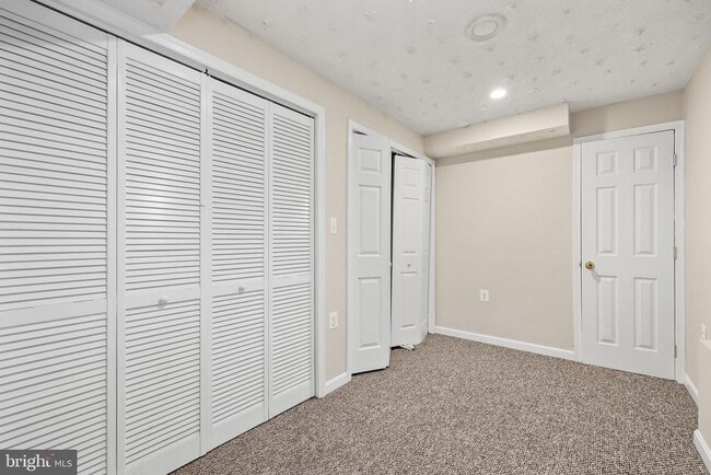 Building Photo - 16 Varone Dr