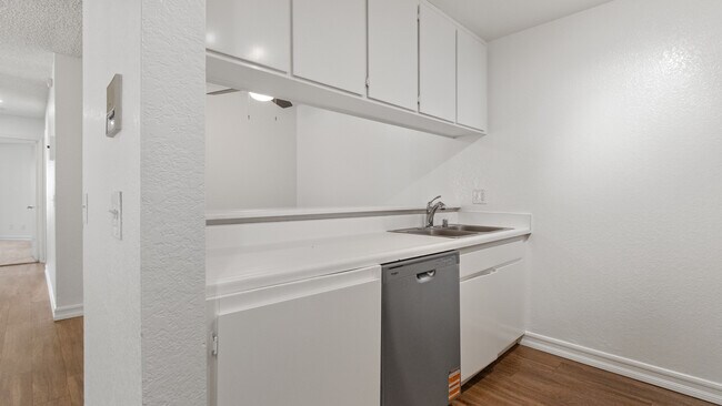 Building Photo - Villa Temecula Apartments