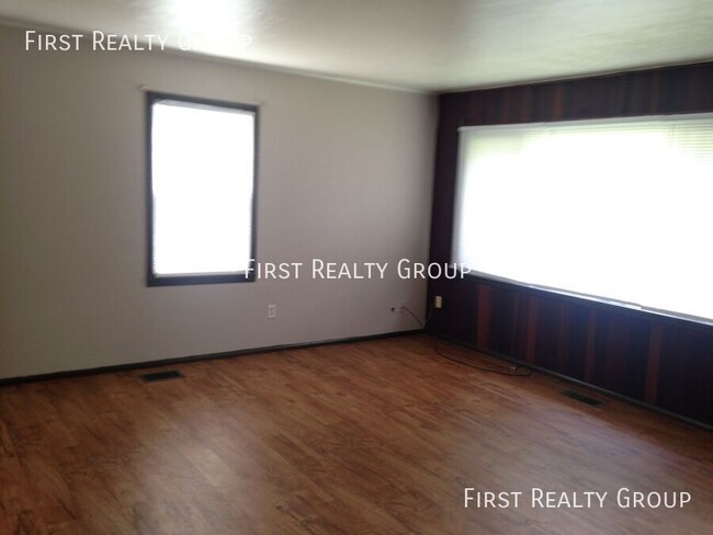 Building Photo - 3 Bedroom, 1 Bath Ranch Home for rent in D...