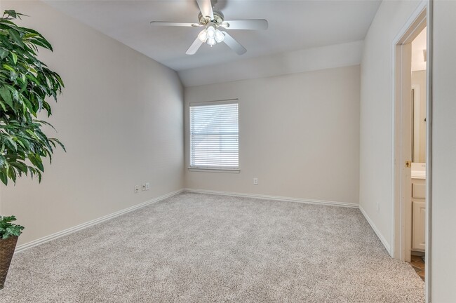 Building Photo - 928 Hidden Hollow Ct