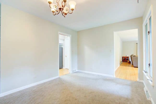 Building Photo - 24W360 Hemlock Ln