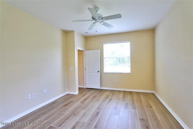 Building Photo - 5834 Trieda Dr