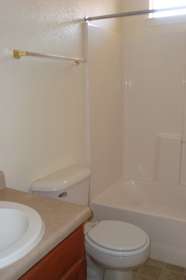 Building Photo - Northeast El Paso 3 Bed Refrig A/C