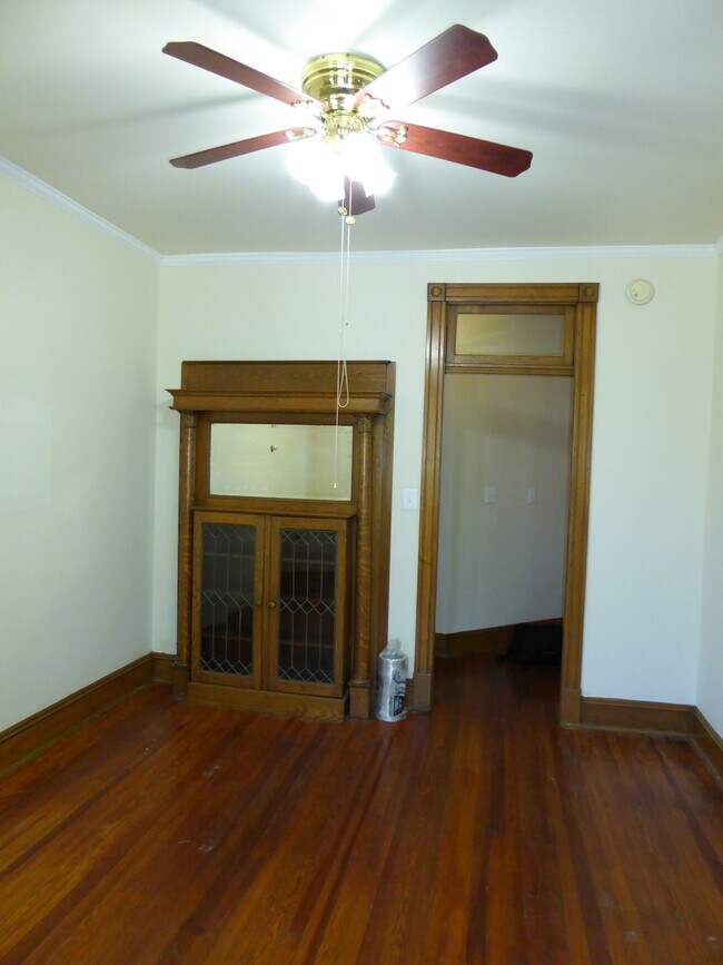 Building Photo - 218 9th St NE