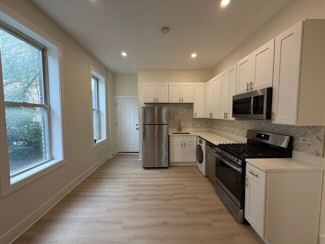 Building Photo - 1322 W Ohio-2R