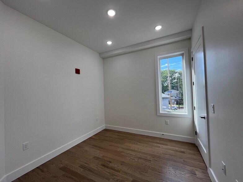 Building Photo - 42 Lembeck Ave