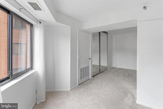 Building Photo - 900 N Stafford St