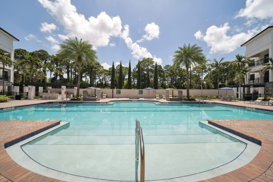 Swimming Pool - Central Gardens Grand