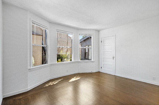 Building Photo - 1551 Saint Charles St