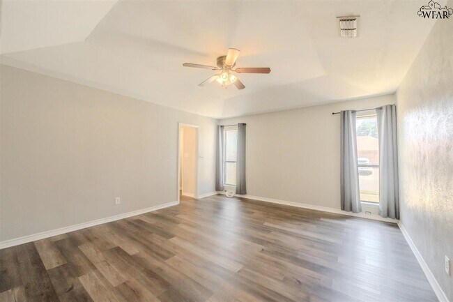 Building Photo - 9 Four Sixes Cir