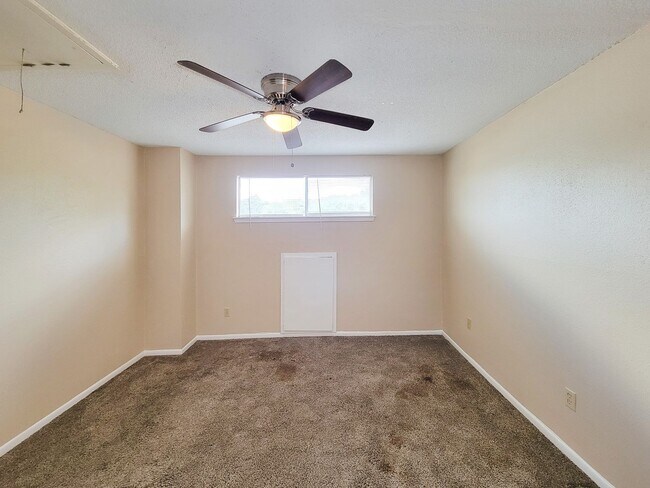 Building Photo - Come and view this open floor plan with much potential. Formal and dining room, granite counters,...