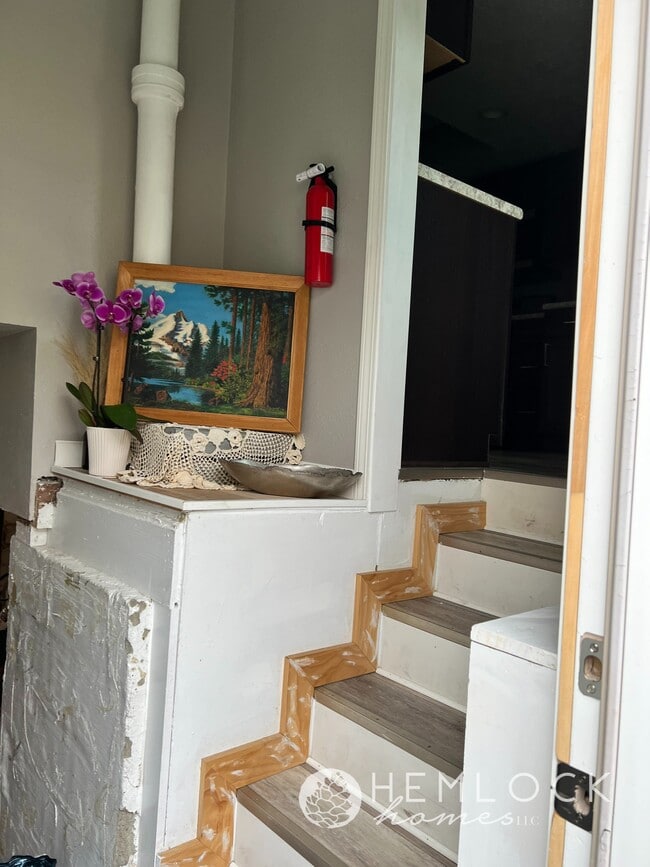 Building Photo - 601 S 1st St