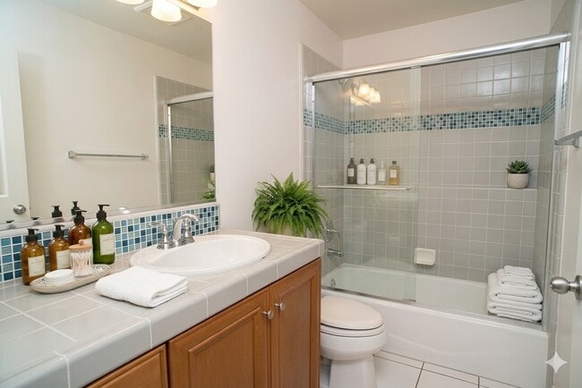 Building Photo - 11528 Verona Dr