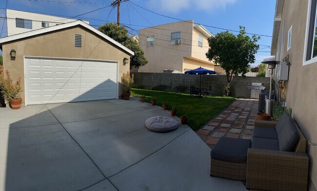 Building Photo - 749 N Wilton Pl